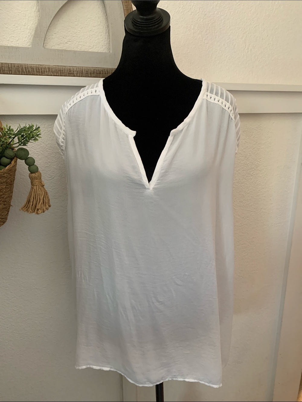 STYLUS White Sheer Slit- V Neck Tunic Top